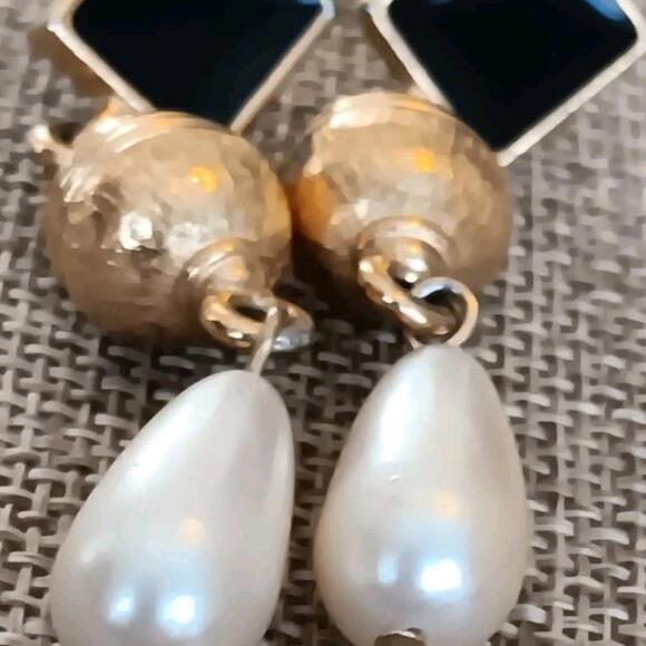 Vintage Richelieu Black enamel & Faux Pearl Dangle earrings,2.5" - Picture 4 of 9